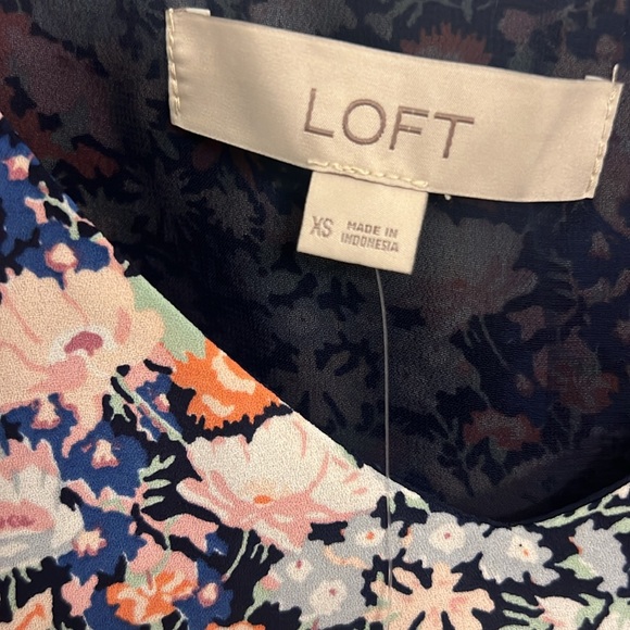 Loft pretty floral top size XS NWT❤️ - Picture 2 of 4
